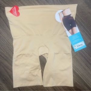 NWT | Shaping Short